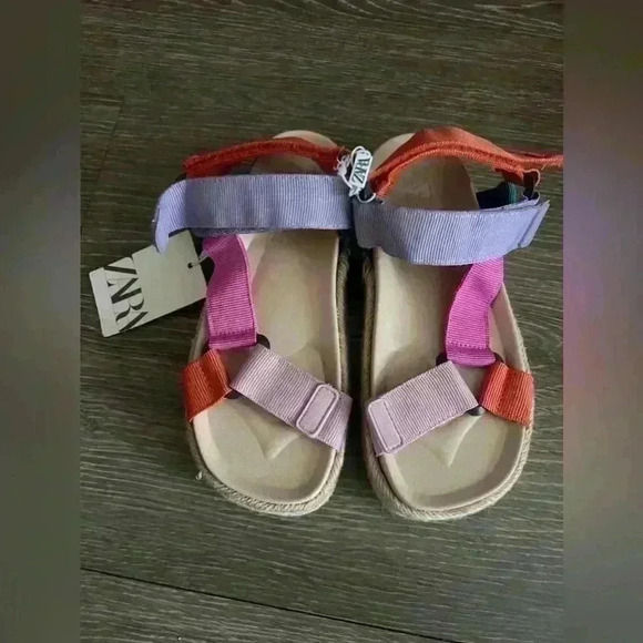 🔥🔥ZARA Girls adjusted sandals size 1 - Picture 1 of 6